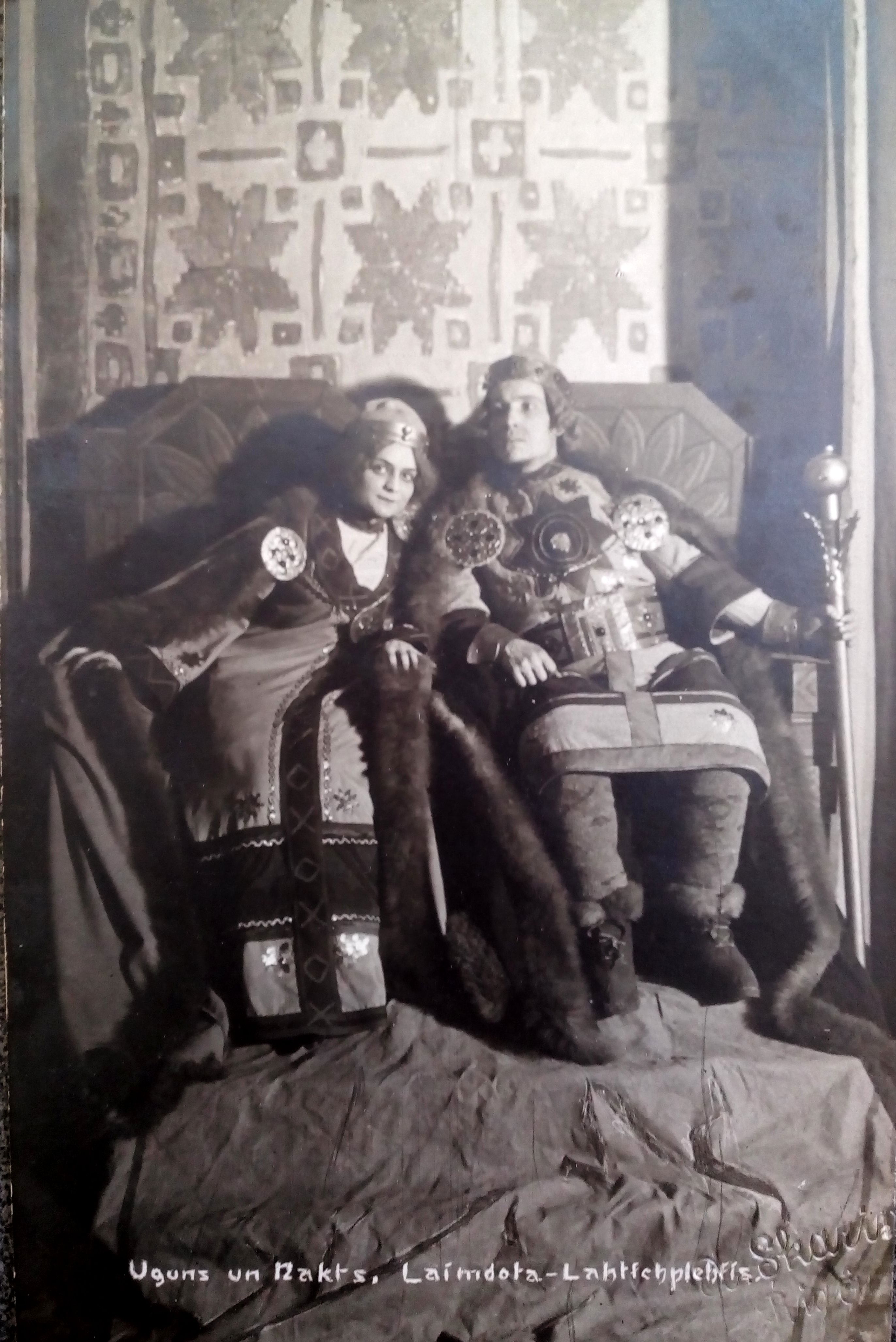 Raiņa luga „Uguns un nakts” Jaunajā Rīgas teātrī 1911. gadā. Ādolfs Kaktiņš – Lāčplēsis, Biruta Skujeniece – Laimdota. A. Skariņa foto. RMM 2301